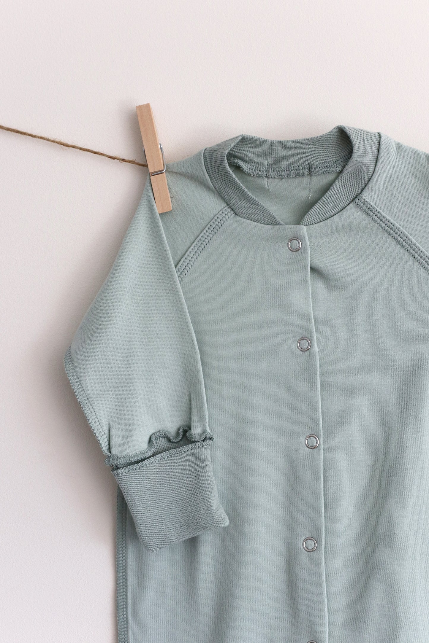 Gift shopping for infant essentials, you have found the best neutral tone unisex sleepsuit onesie, that is especially perfect for sensitive skin and newborn skin rash.