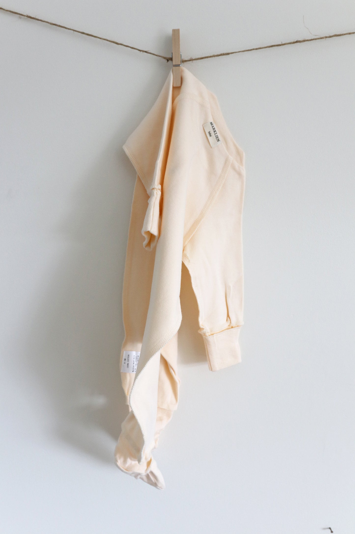 Gift shopping for infant essentials, you have found the best neutral tone unisex sleepsuit onesie, that is especially perfect for sensitive skin and newborn skin rash.