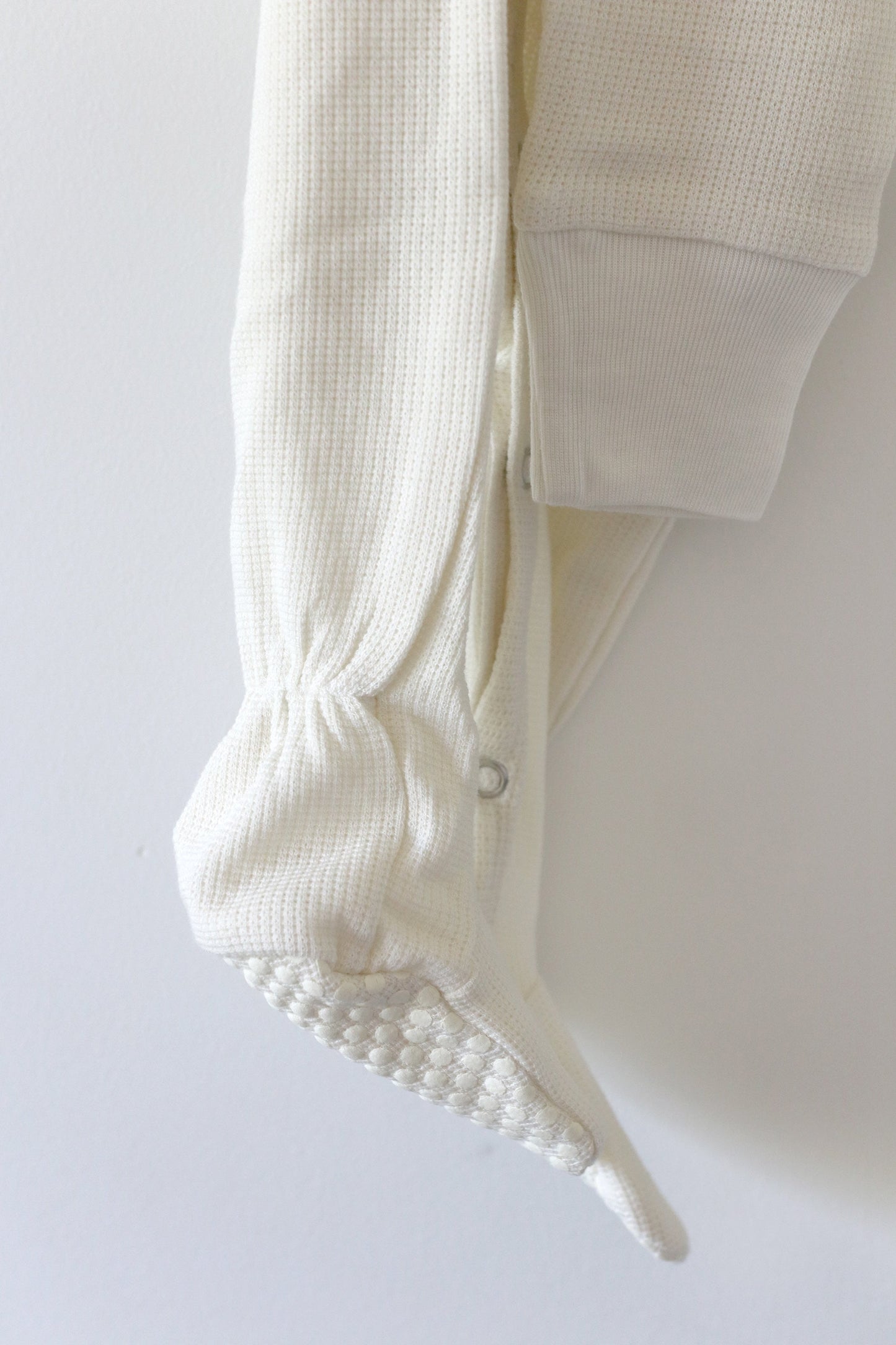 Gift shopping for infant essentials or creating a baby registry, you have found the best neutral tone unisex sleepsuit onesie, that is especially perfect for sensitive skin and newborn skin rash.