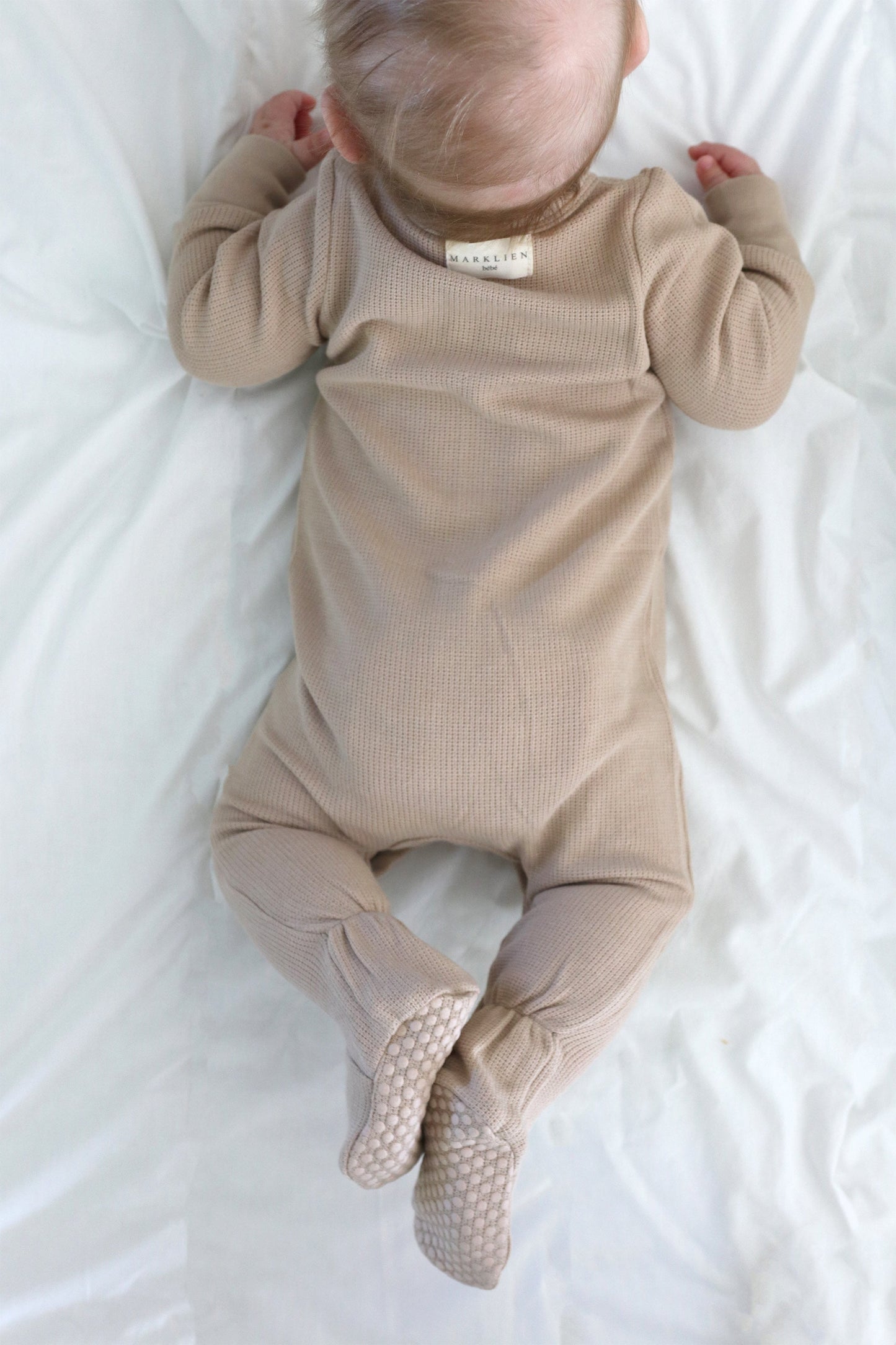 Gift shopping for infant essentials or creating a baby registry, you have found the best neutral tone unisex sleepsuit onesie, that is especially perfect for sensitive skin and newborn skin rash.