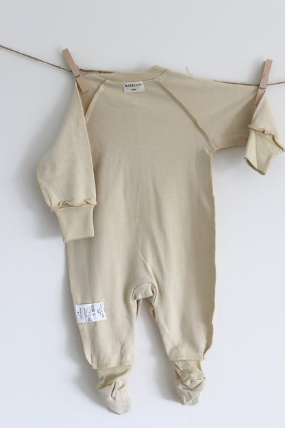 Gift shopping for infant essentials, you have found the best neutral tone unisex sleepsuit onesie, that is especially perfect for sensitive skin and newborn skin rash. 